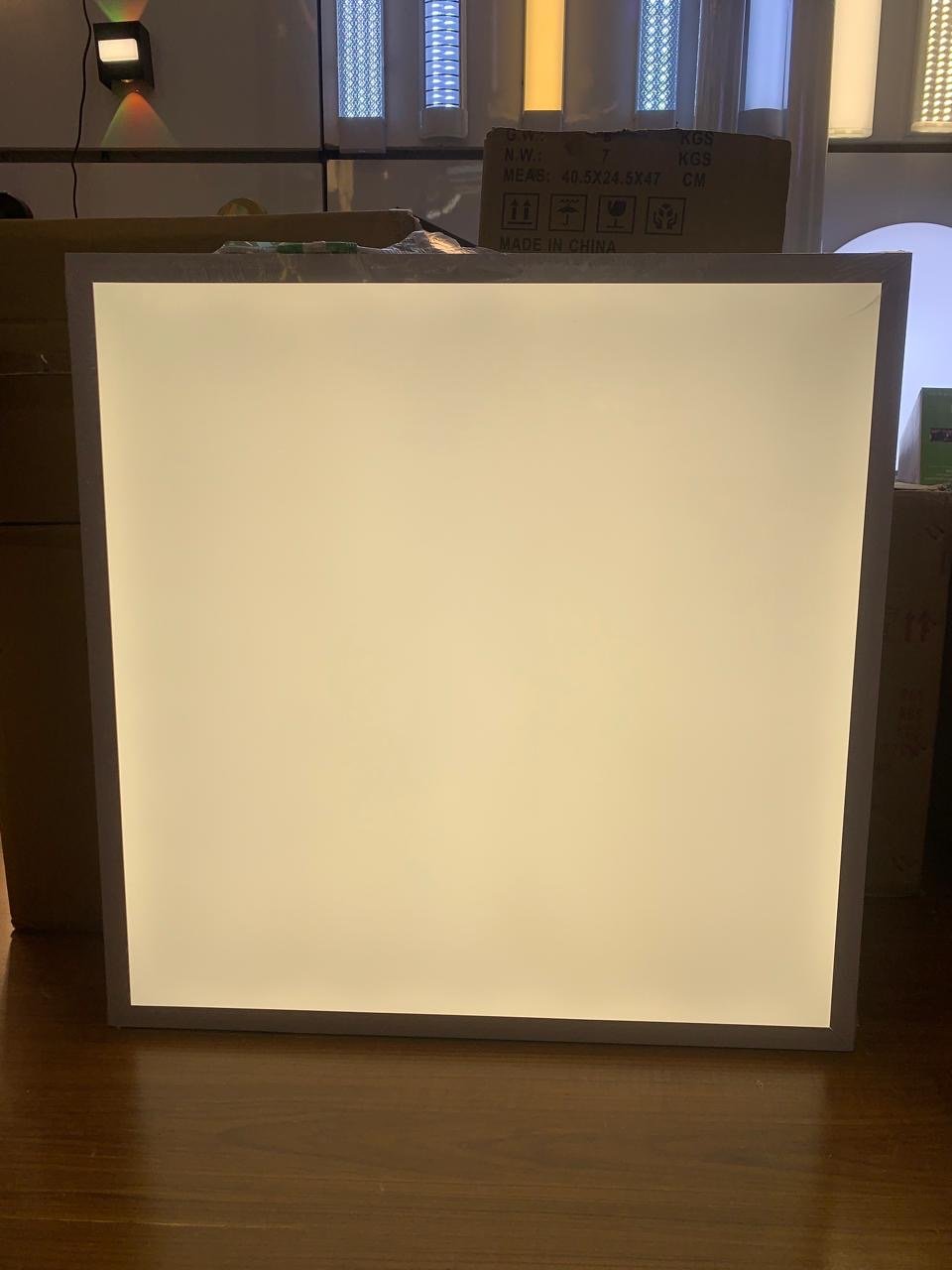 60*60 panel light aluminum body view 2